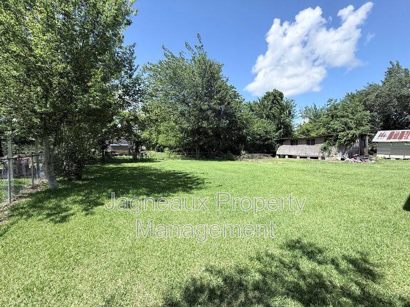 House for rent at 816 Shady Lane, Westlake, LA 70669