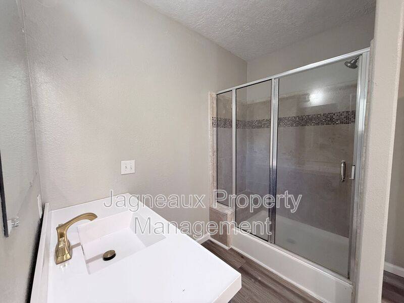 House for rent at 816 Shady Lane, Westlake, LA 70669