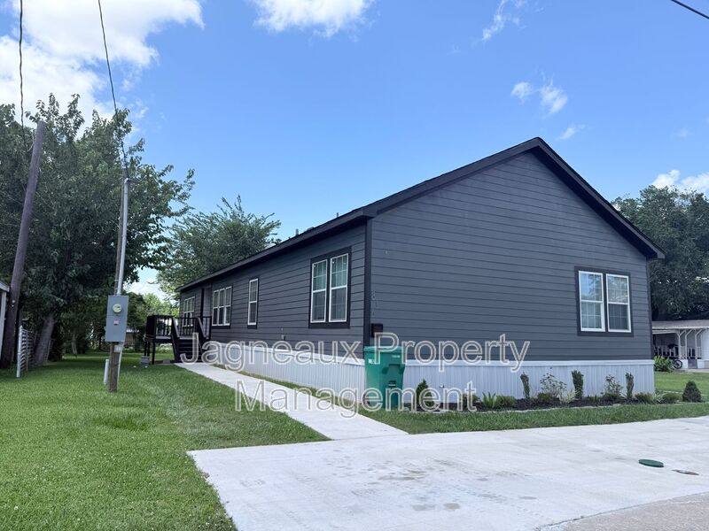 House for rent at 816 Shady Lane, Westlake, LA 70669