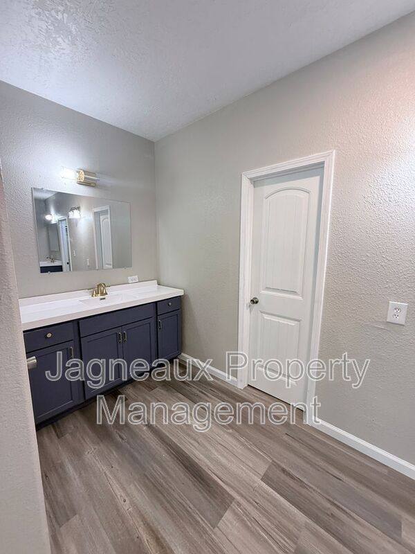 House for rent at 816 Shady Lane, Westlake, LA 70669