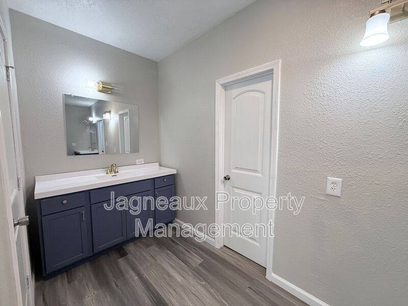House for rent at 816 Shady Lane, Westlake, LA 70669
