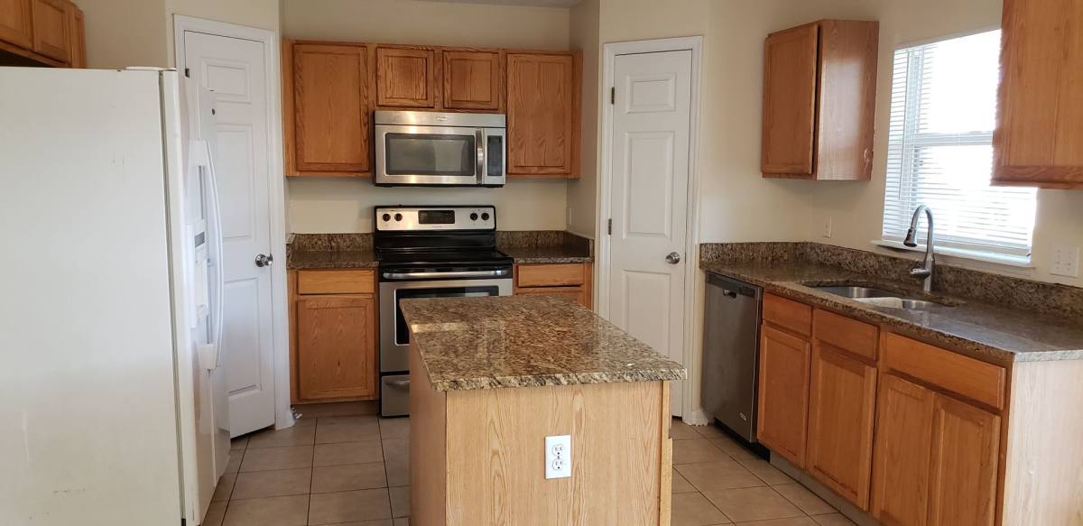 House for rent at 274 Curtis Ave, Groveland, FL 34736