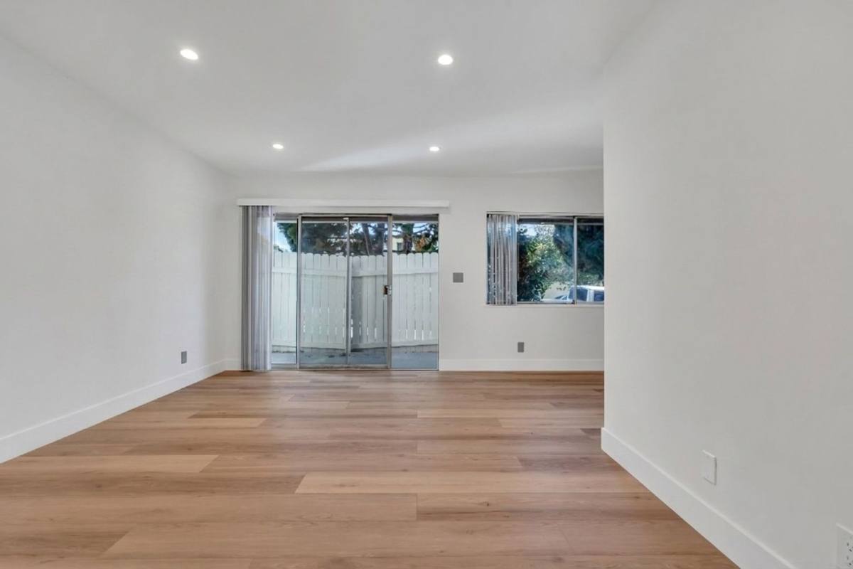 Apartment for rent at 11423 Ohio Ave, Los Angeles, CA 90025