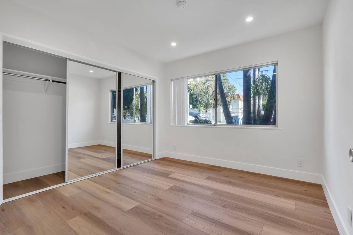Apartment for rent at 11423 Ohio Ave, Los Angeles, CA 90025