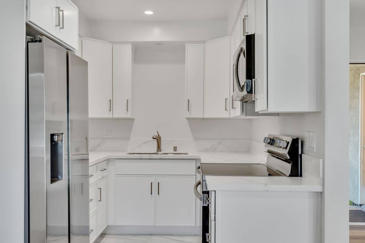 Apartment for rent at 11423 Ohio Ave, Los Angeles, CA 90025
