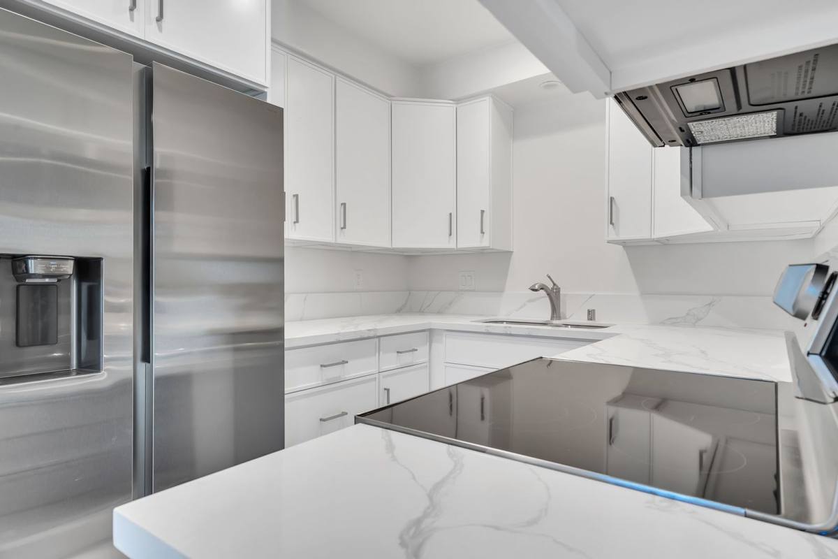 Apartment for rent at 11423 Ohio Ave, Los Angeles, CA 90025