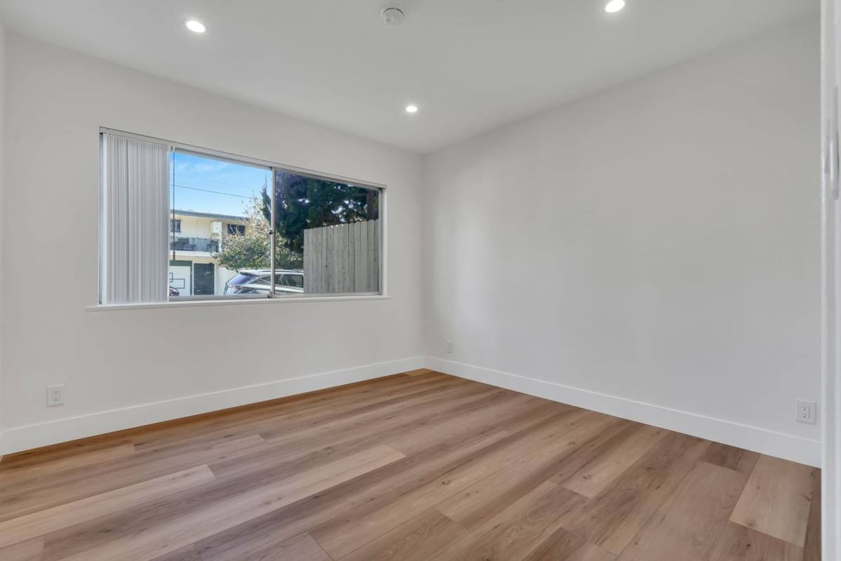 Apartment for rent at 11423 Ohio Ave, Los Angeles, CA 90025