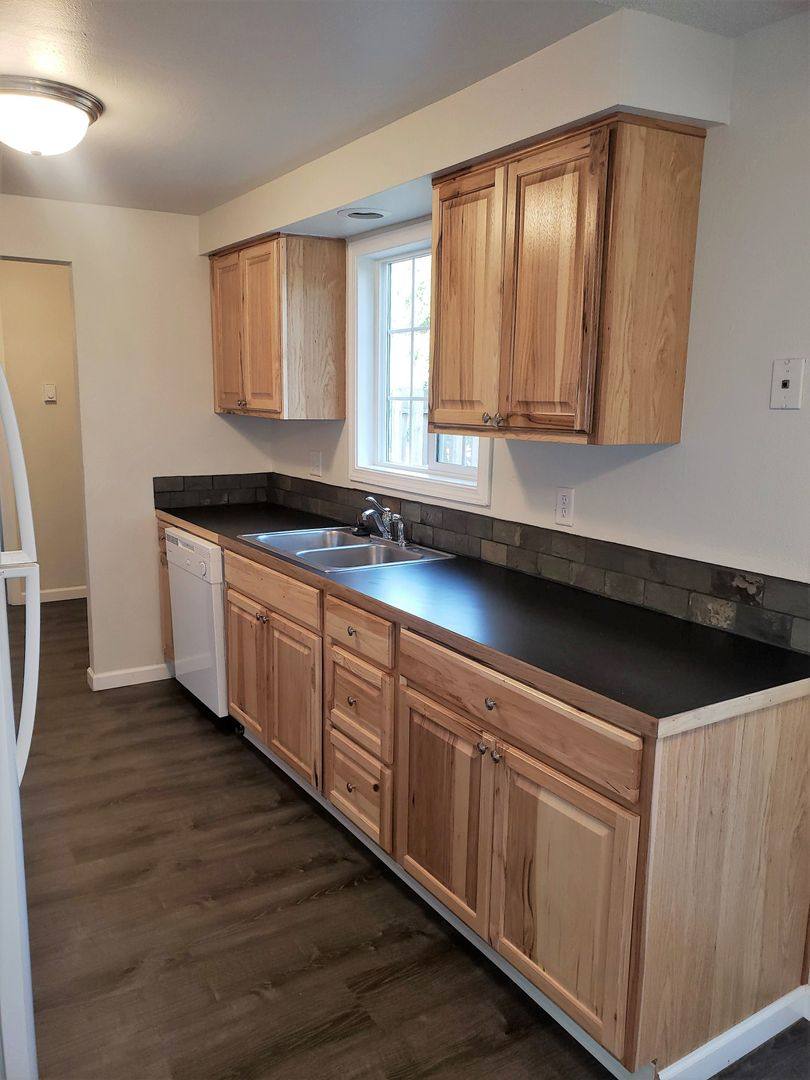 Townhouse for rent at 4581 Sean St, Eugene, OR 97402