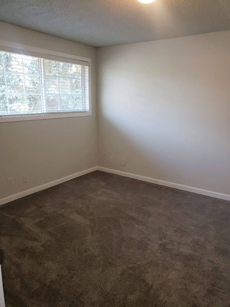 Townhouse for rent at 4581 Sean St, Eugene, OR 97402