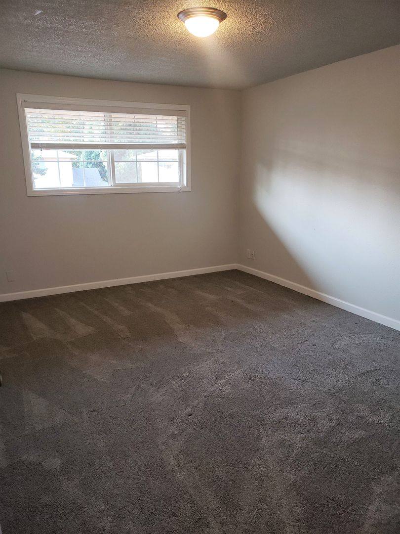 Townhouse for rent at 4581 Sean St, Eugene, OR 97402