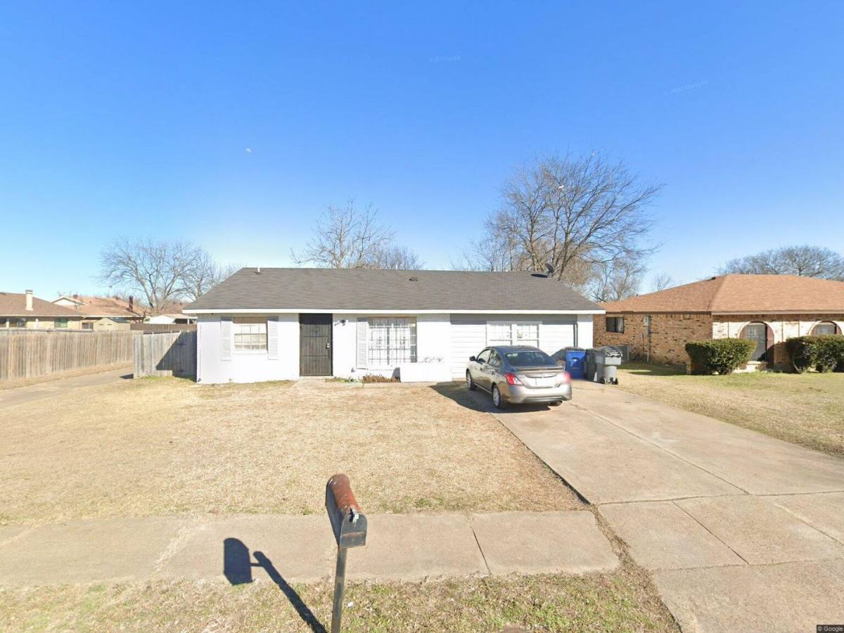 House for rent at 2746 Town N Dr, Lancaster, TX 75134