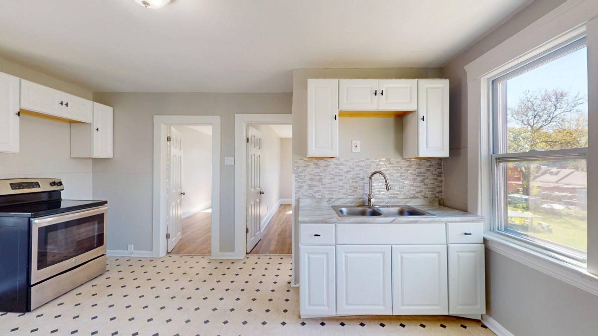 Apartment for rent at 3149 W 32nd St, Cleveland, OH 44109