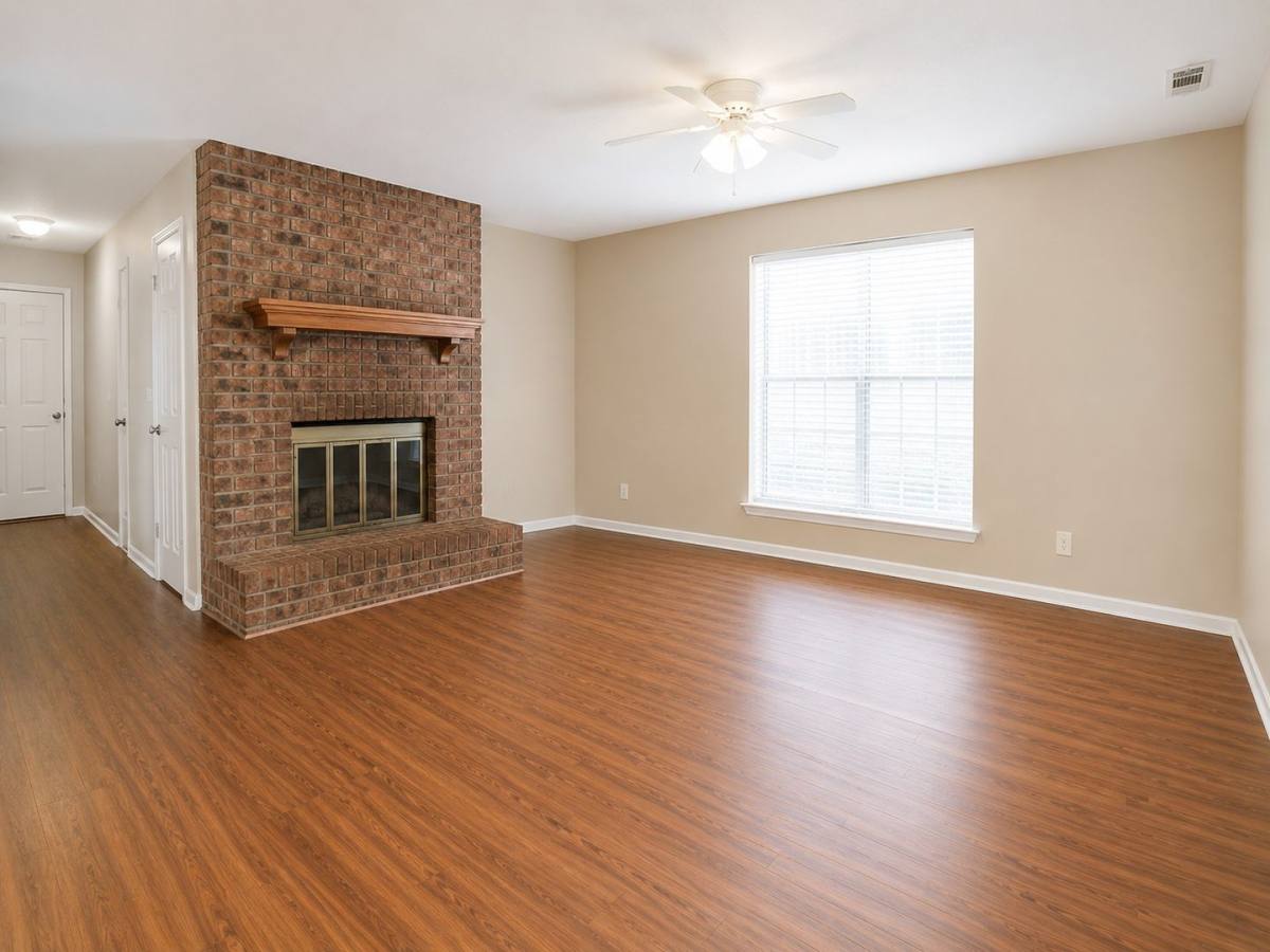 Apartment for rent at 1915-1917 Spindletop Dr, Duncanville, TX 75137