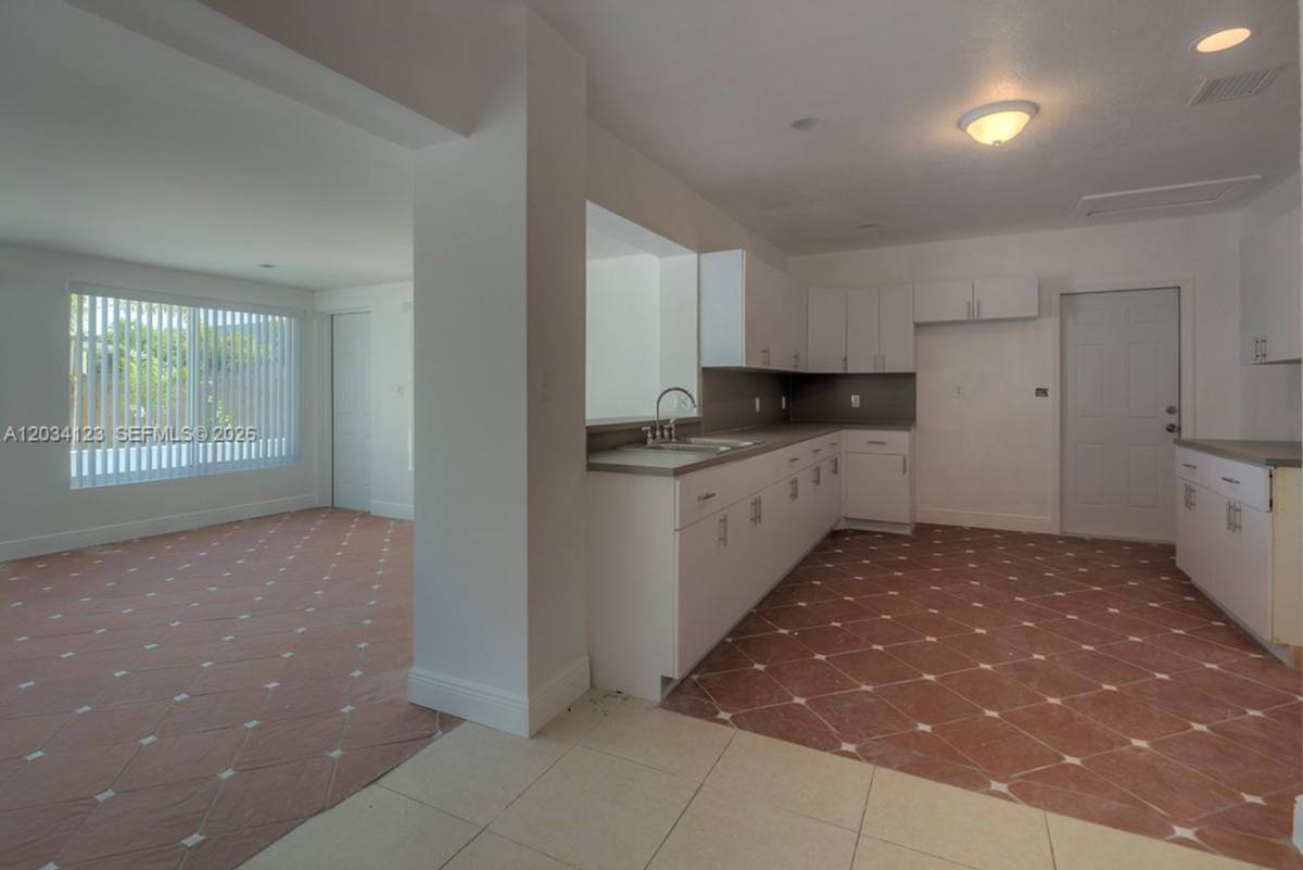 House for rent at 160 NW 199th St, Miami, FL 33169