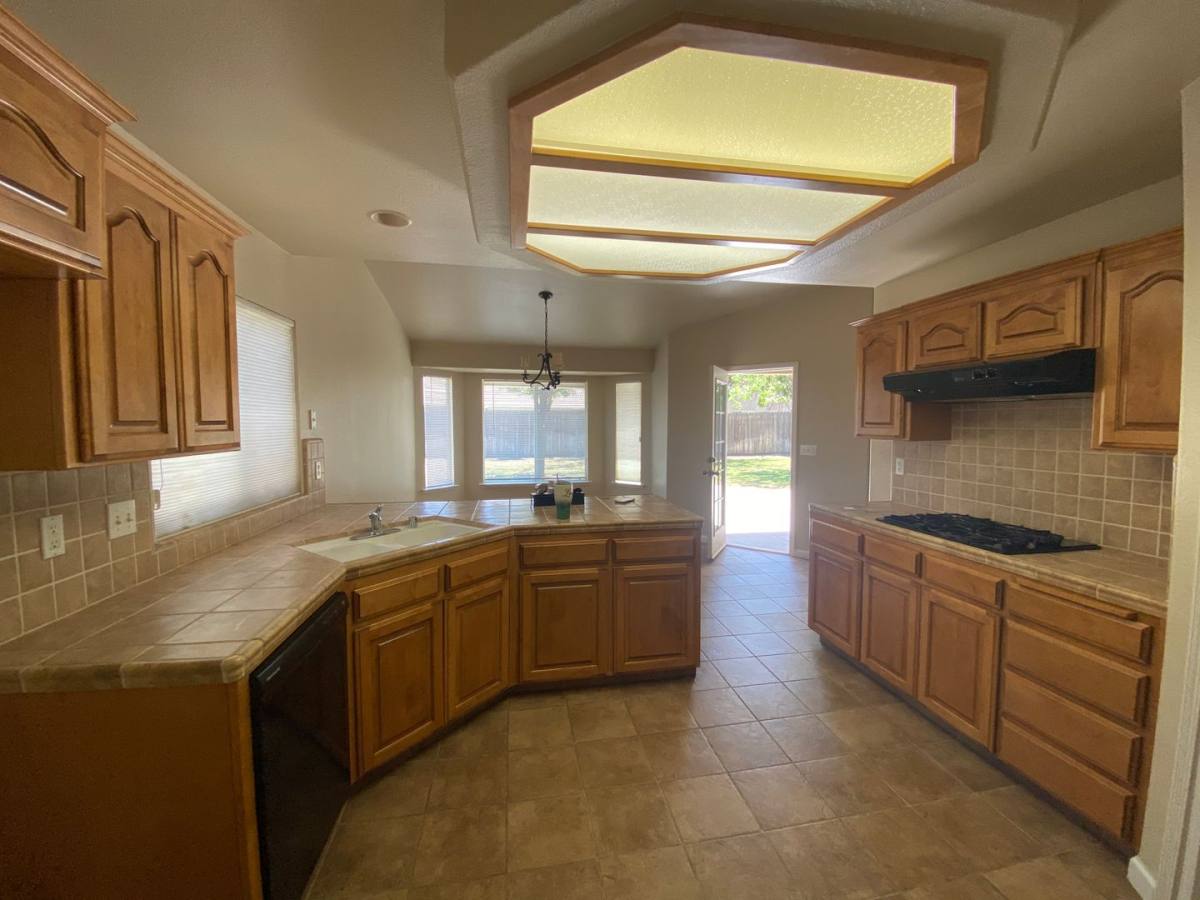 House for rent at 883 W Julia Way, Hanford, CA 93230