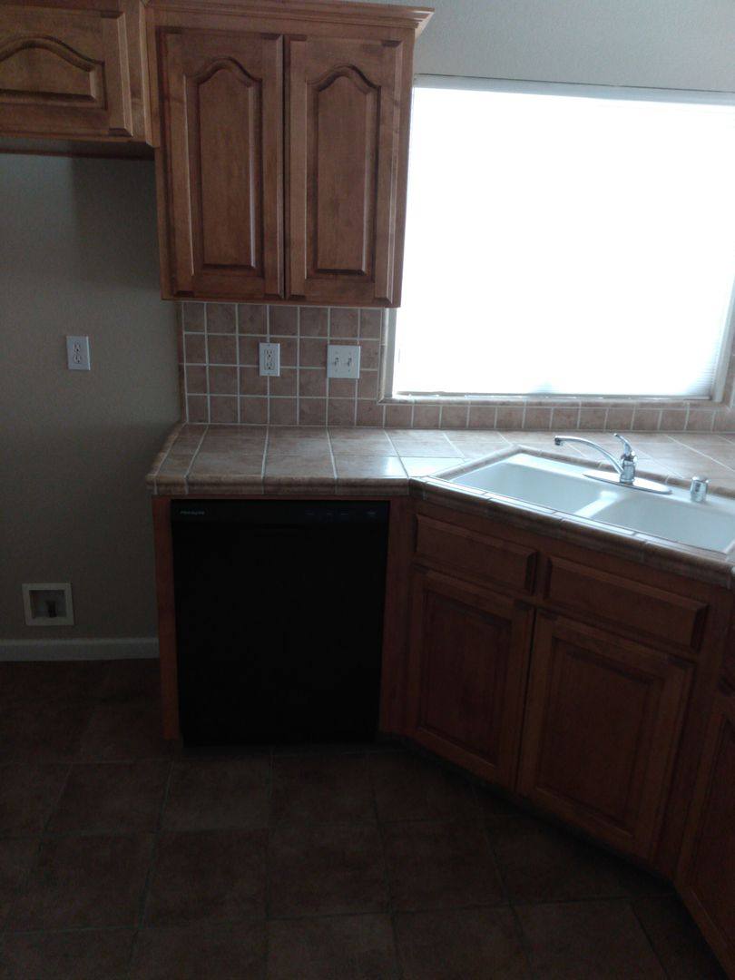 House for rent at 883 W Julia Way, Hanford, CA 93230