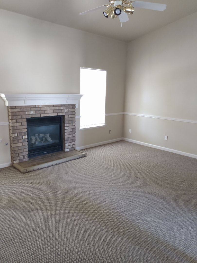 House for rent at 883 W Julia Way, Hanford, CA 93230