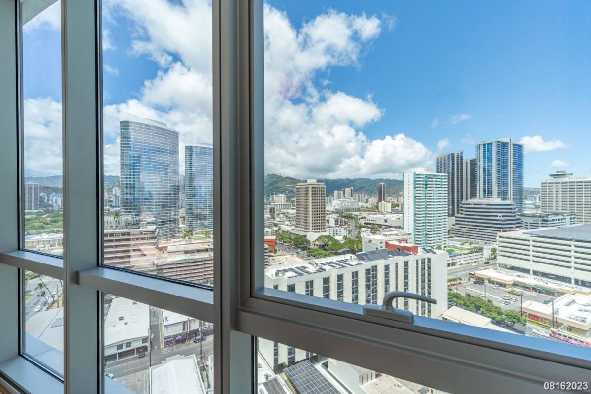 Apartment for rent at 1189 Waimanu St, Honolulu, HI 96814
