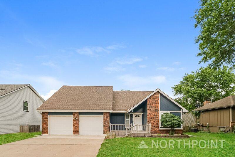 House for rent at 601 SE Richardson Place, Lees Summit, MO 64063