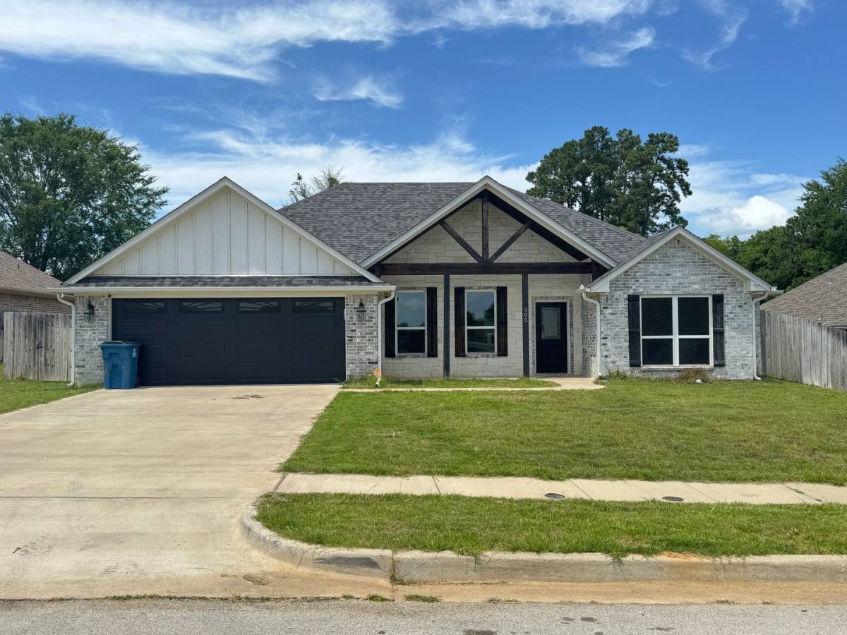 House for rent at 205 Meadow Lane, Lindale, TX 75771