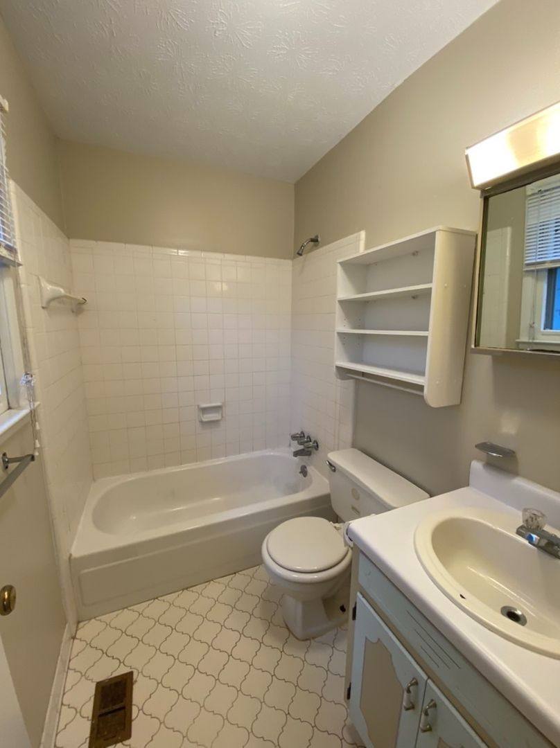 House for rent at 1329 Montevallo Rd, Weaver, AL 36277