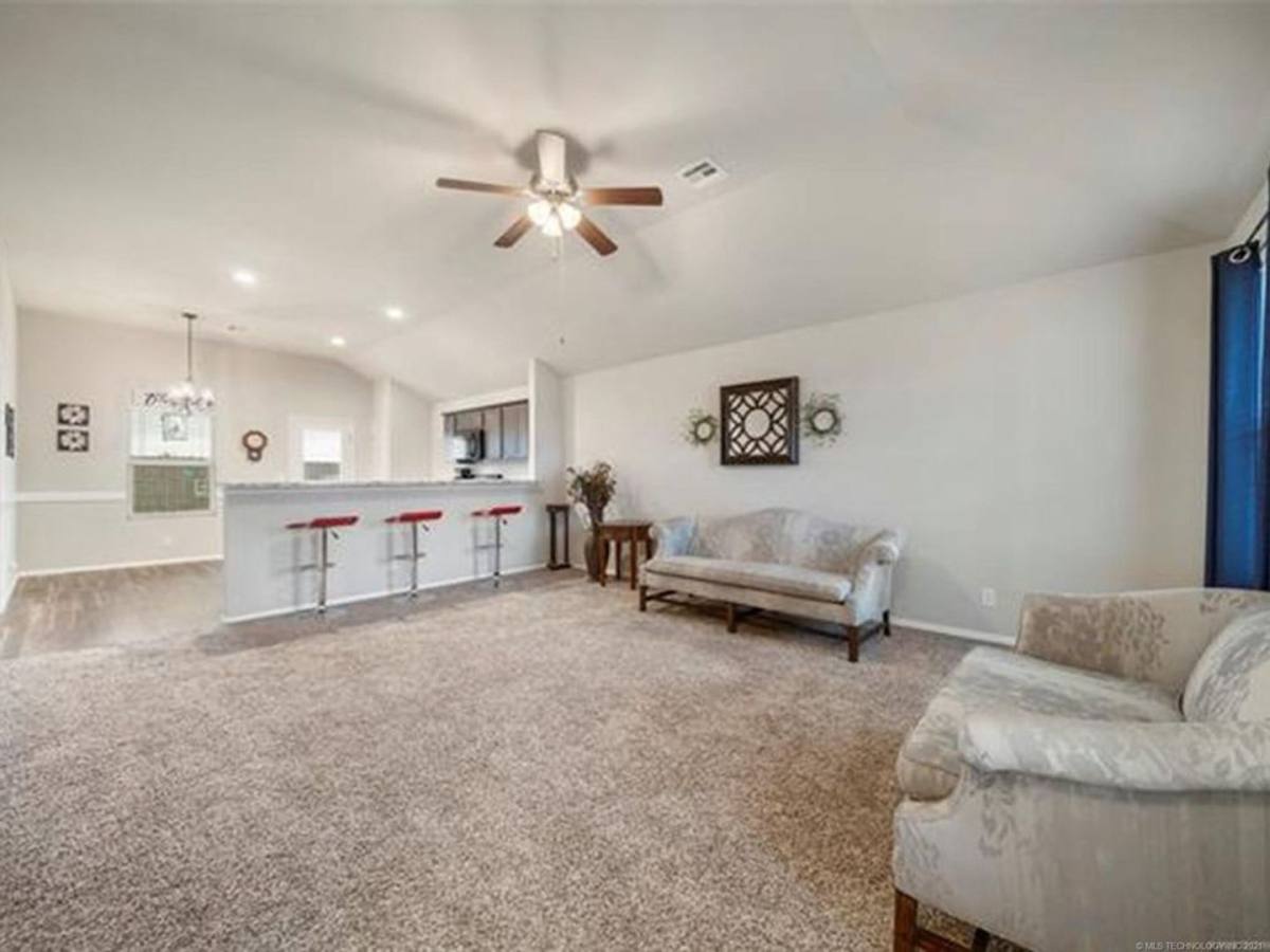 House for rent at 1204 E Quincy St, Broken Arrow, OK 74012