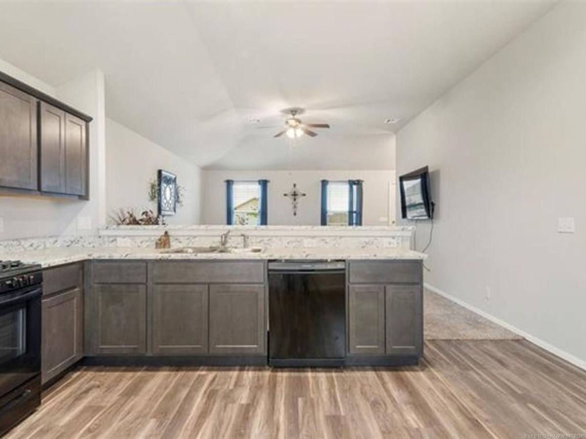 House for rent at 1204 E Quincy St, Broken Arrow, OK 74012