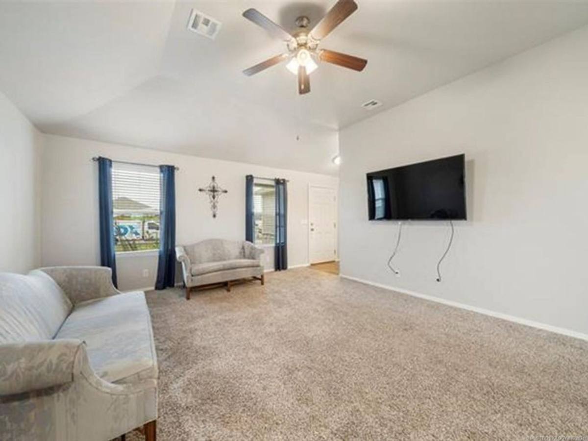House for rent at 1204 E Quincy St, Broken Arrow, OK 74012
