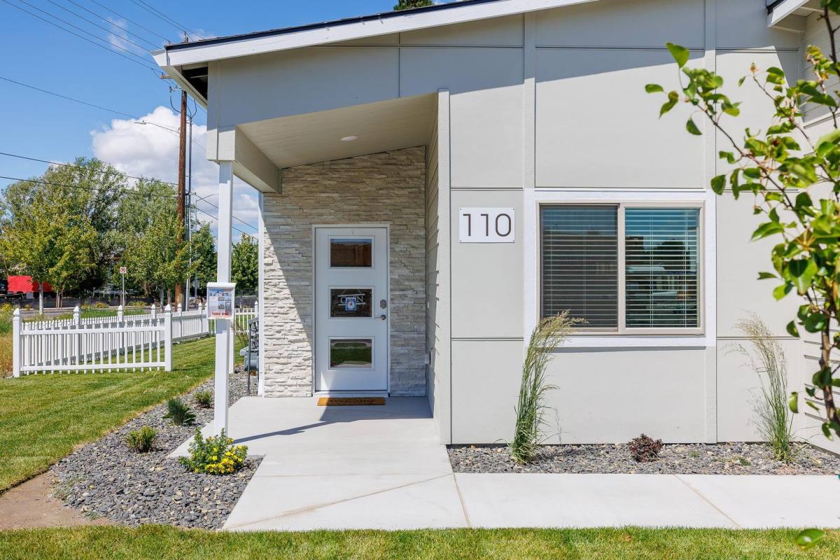 Townhouse for rent at 7992 W 10th Ave, Kennewick, WA 99336