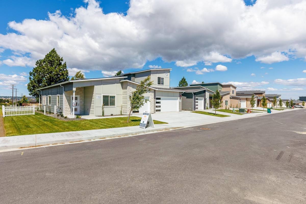 Townhouse for rent at 7992 W 10th Ave, Kennewick, WA 99336
