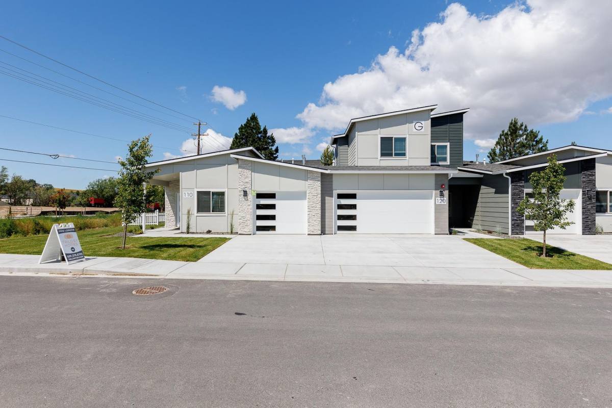 Townhouse for rent at 7992 W 10th Ave, Kennewick, WA 99336