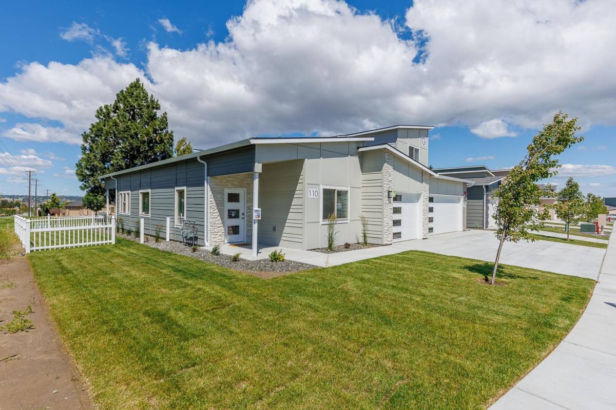 Townhouse for rent at 7992 W 10th Ave, Kennewick, WA 99336