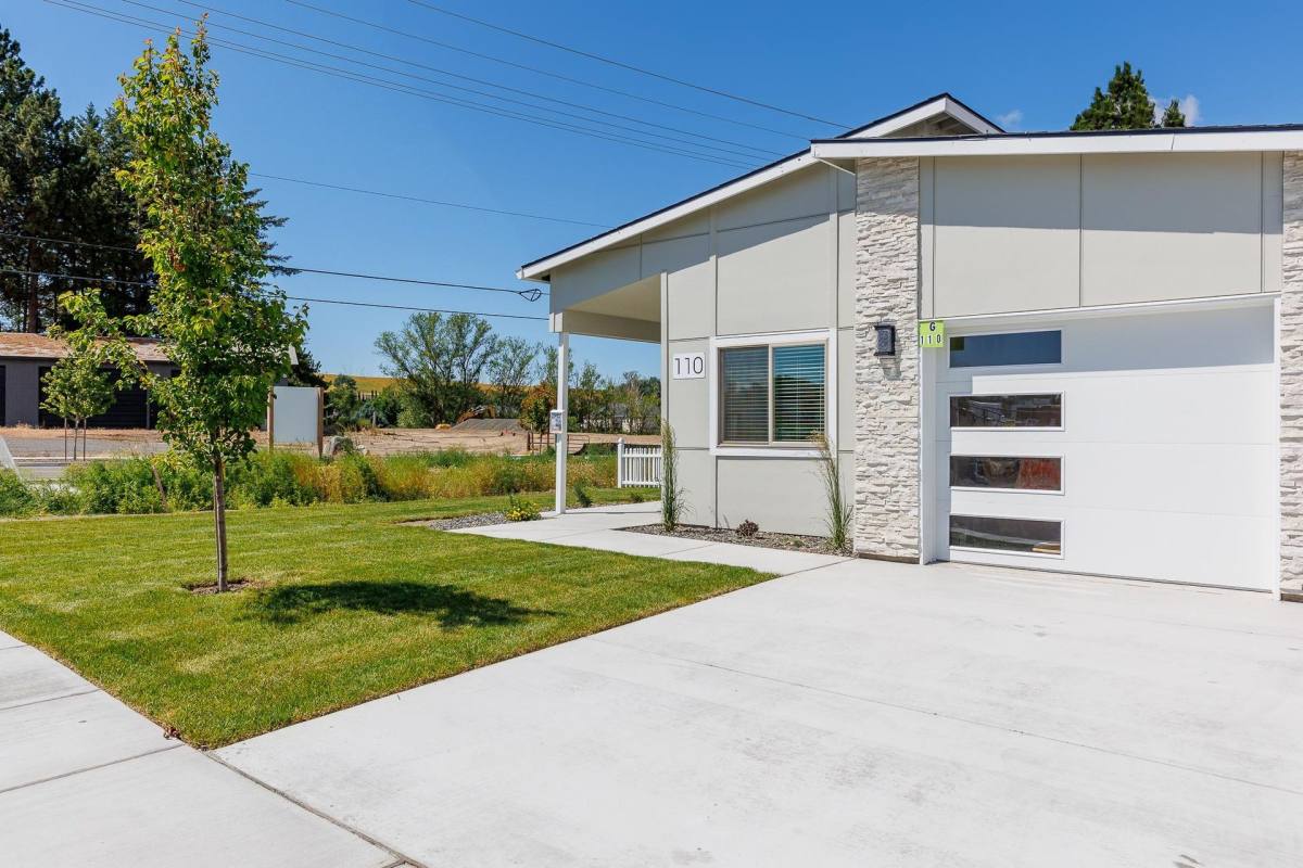 Townhouse for rent at 7992 W 10th Ave, Kennewick, WA 99336