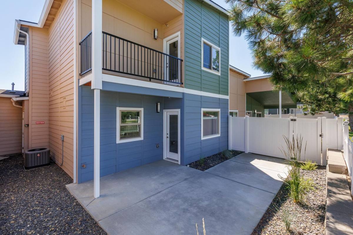 Townhouse for rent at 7992 W 10th Ave, Kennewick, WA 99336