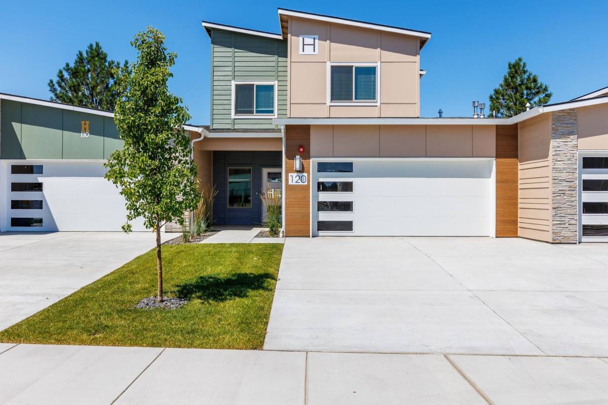 Townhouse for rent at 7992 W 10th Ave, Kennewick, WA 99336