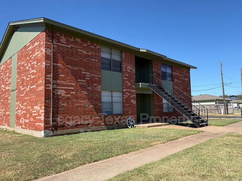 Apartment for rent at 1704 Short St #C, Cleburne, TX 76033