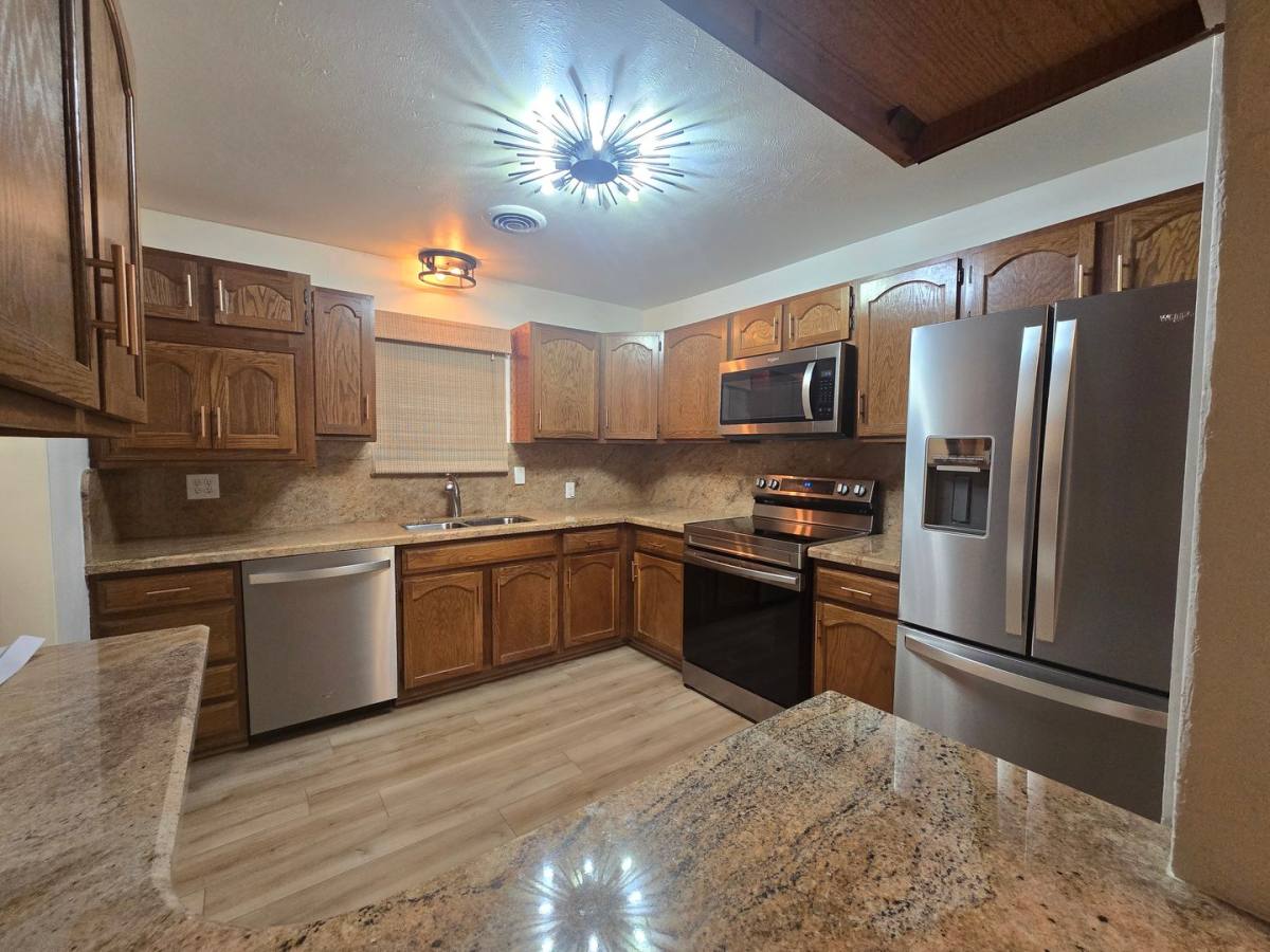 House for rent at 404 E Hopi St, Farmington, NM 87401