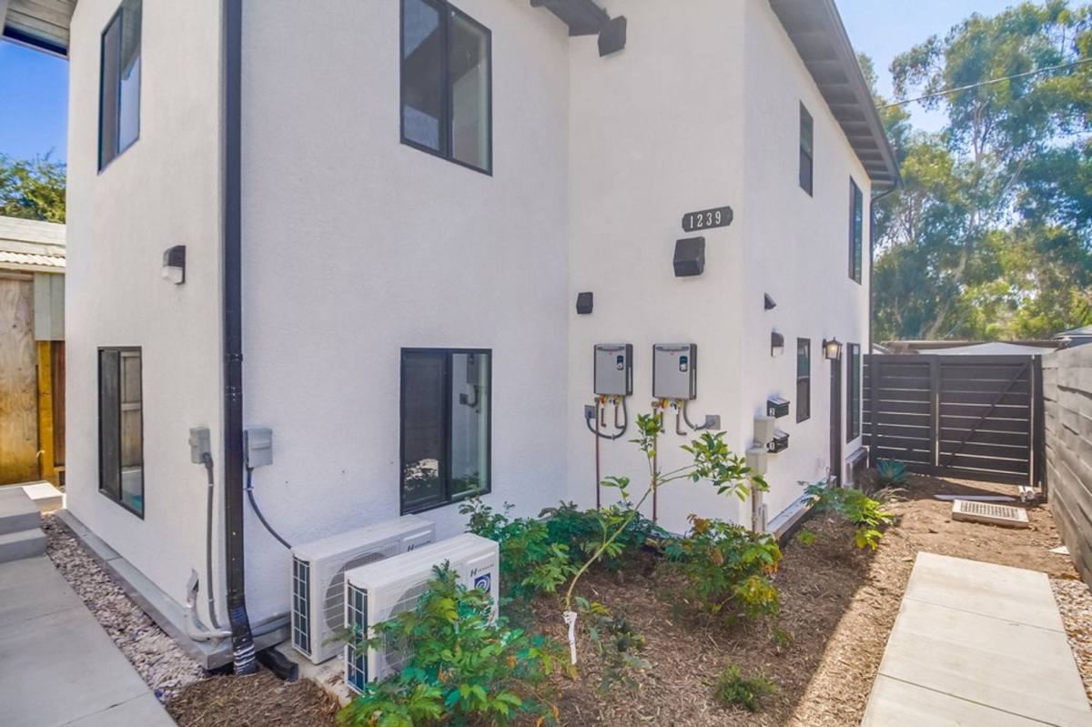 Apartment for rent at 1235-39 Lincoln Ave, San Diego, CA 92103
