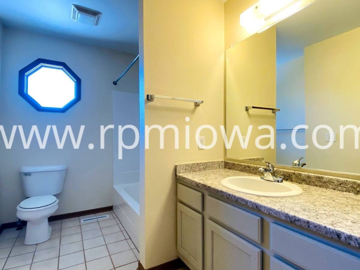 Apartment for rent at 1511 N Dakota Ave, Ames, IA 50014