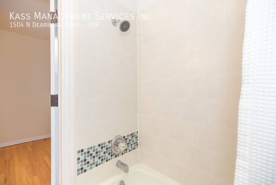 Apartment for rent at 1504 N Dearborn Parkway, Chicago, IL 60610