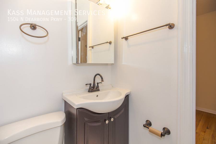 Apartment for rent at 1504 N Dearborn Parkway, Chicago, IL 60610