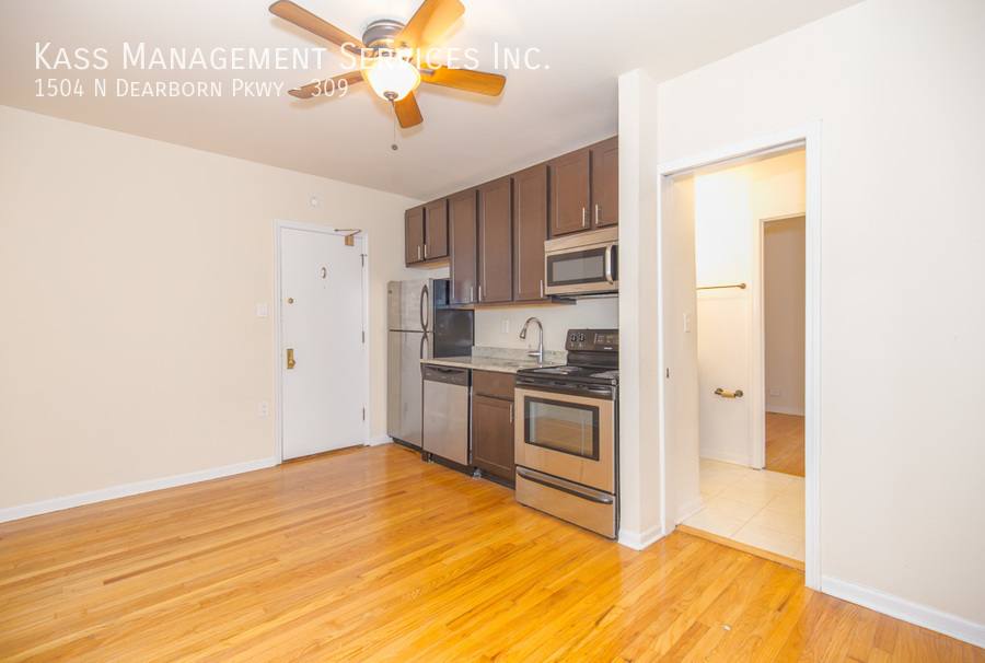 Apartment for rent at 1504 N Dearborn Parkway, Chicago, IL 60610