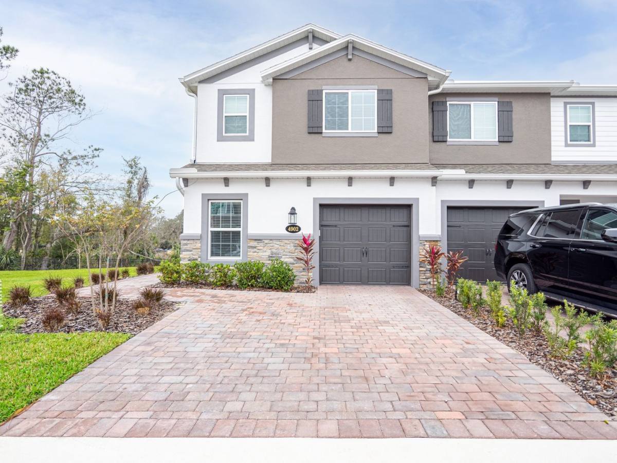 Townhouse for rent at 4902 Livingston Lane, Oviedo, FL 32765