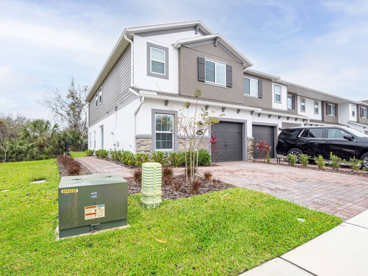 Townhouse for rent at 4902 Livingston Lane, Oviedo, FL 32765