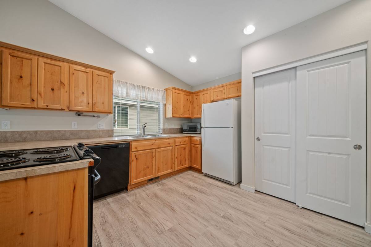 House for rent at 953 SW 25th Place, Redmond, OR 97756