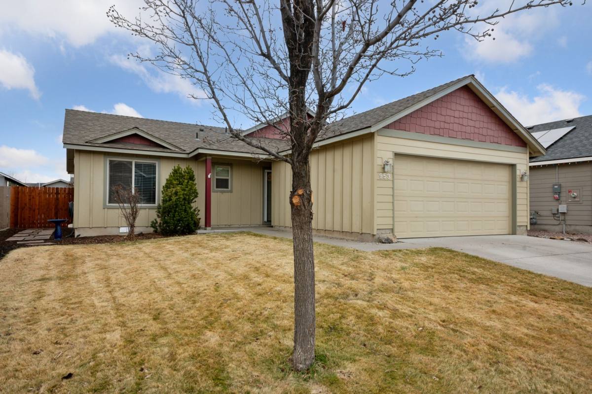 House for rent at 953 SW 25th Place, Redmond, OR 97756