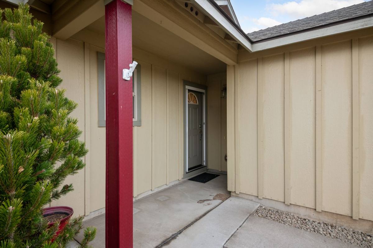House for rent at 953 SW 25th Place, Redmond, OR 97756