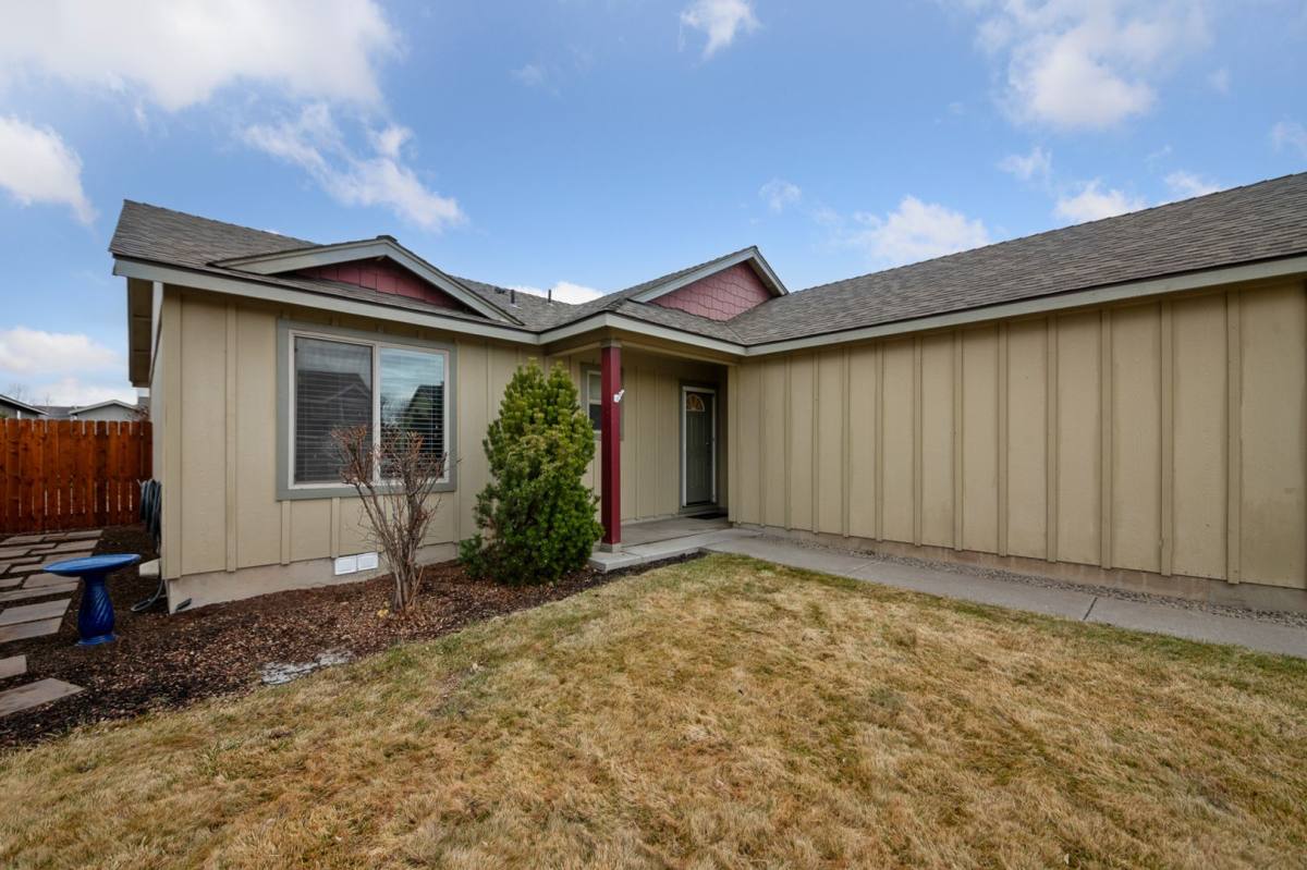 House for rent at 953 SW 25th Place, Redmond, OR 97756
