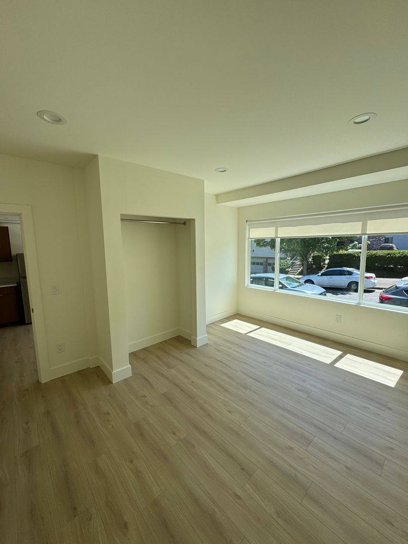 Apartment for rent at 2809 SE Washington St, Portland, OR 97214