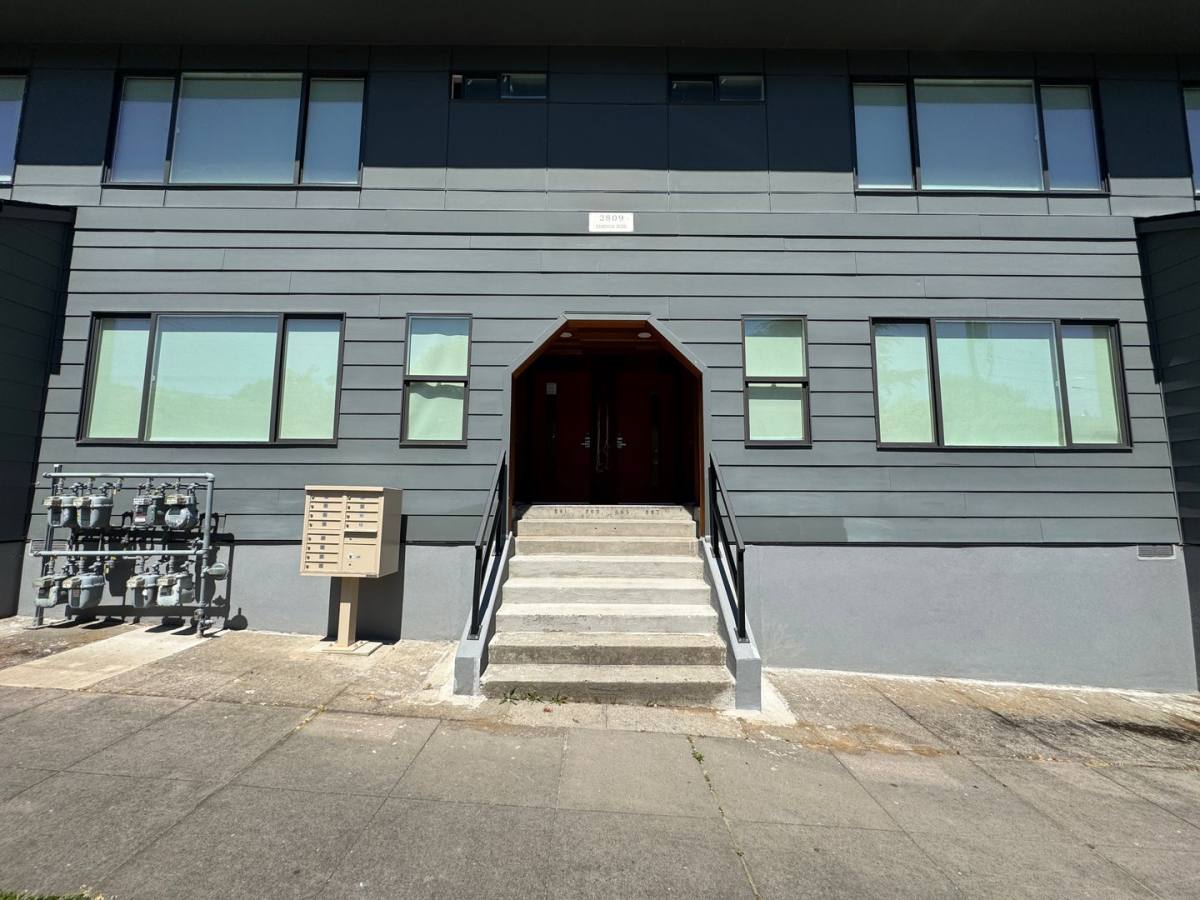 Apartment for rent at 2809 SE Washington St, Portland, OR 97214